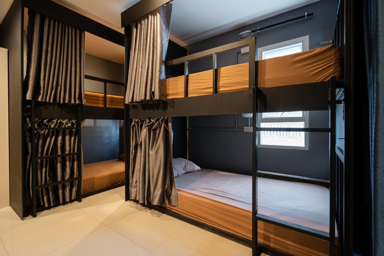 Black Pantera Hostel Patong Exterior photo