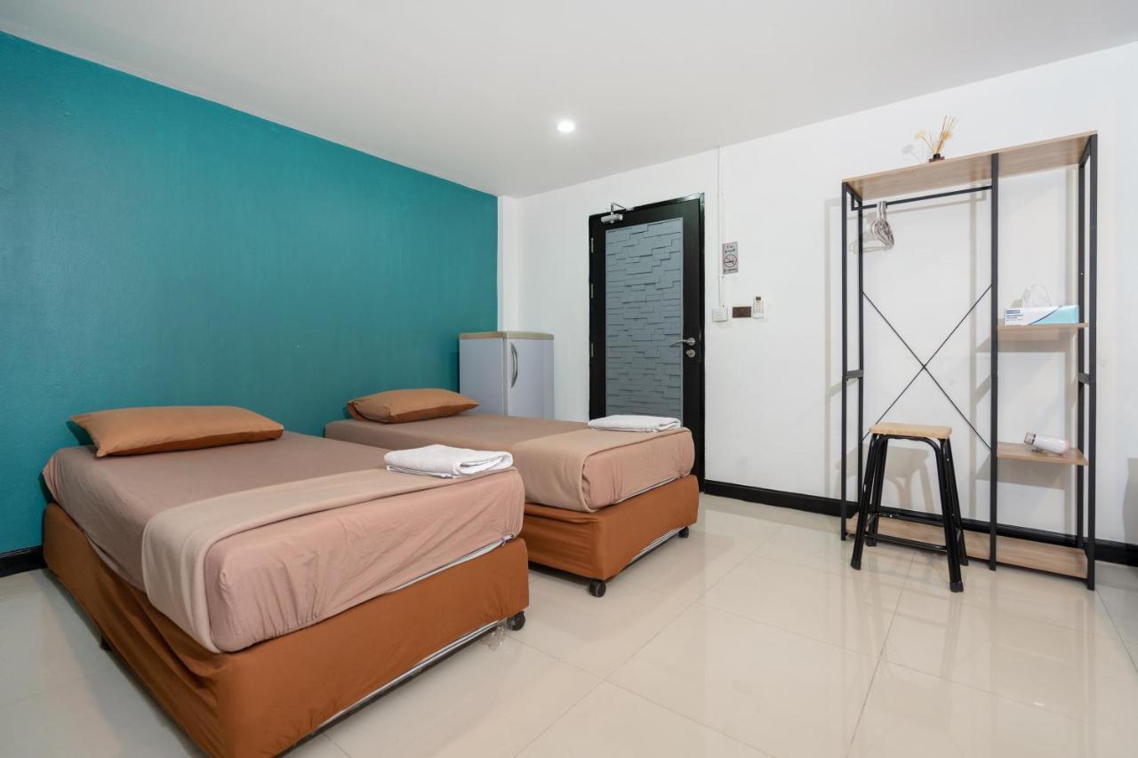 Black Pantera Hostel Patong Exterior photo