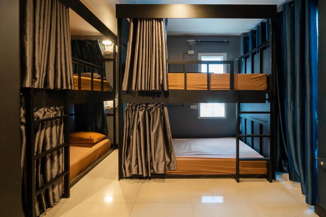 Black Pantera Hostel Patong Exterior photo