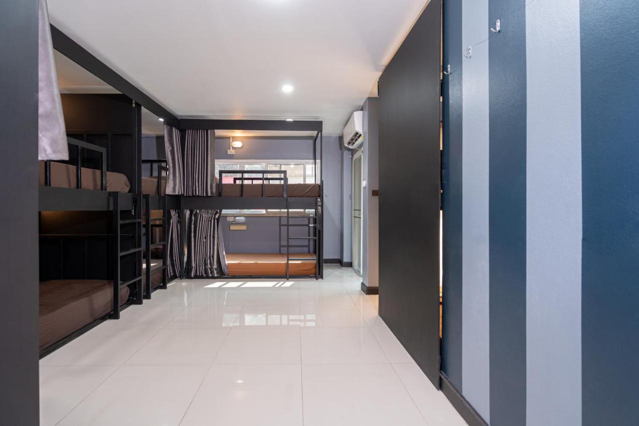 Black Pantera Hostel Patong Exterior photo