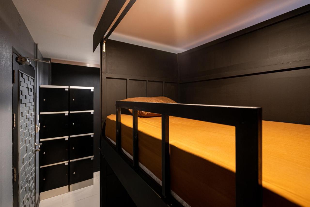 Black Pantera Hostel Patong Exterior photo