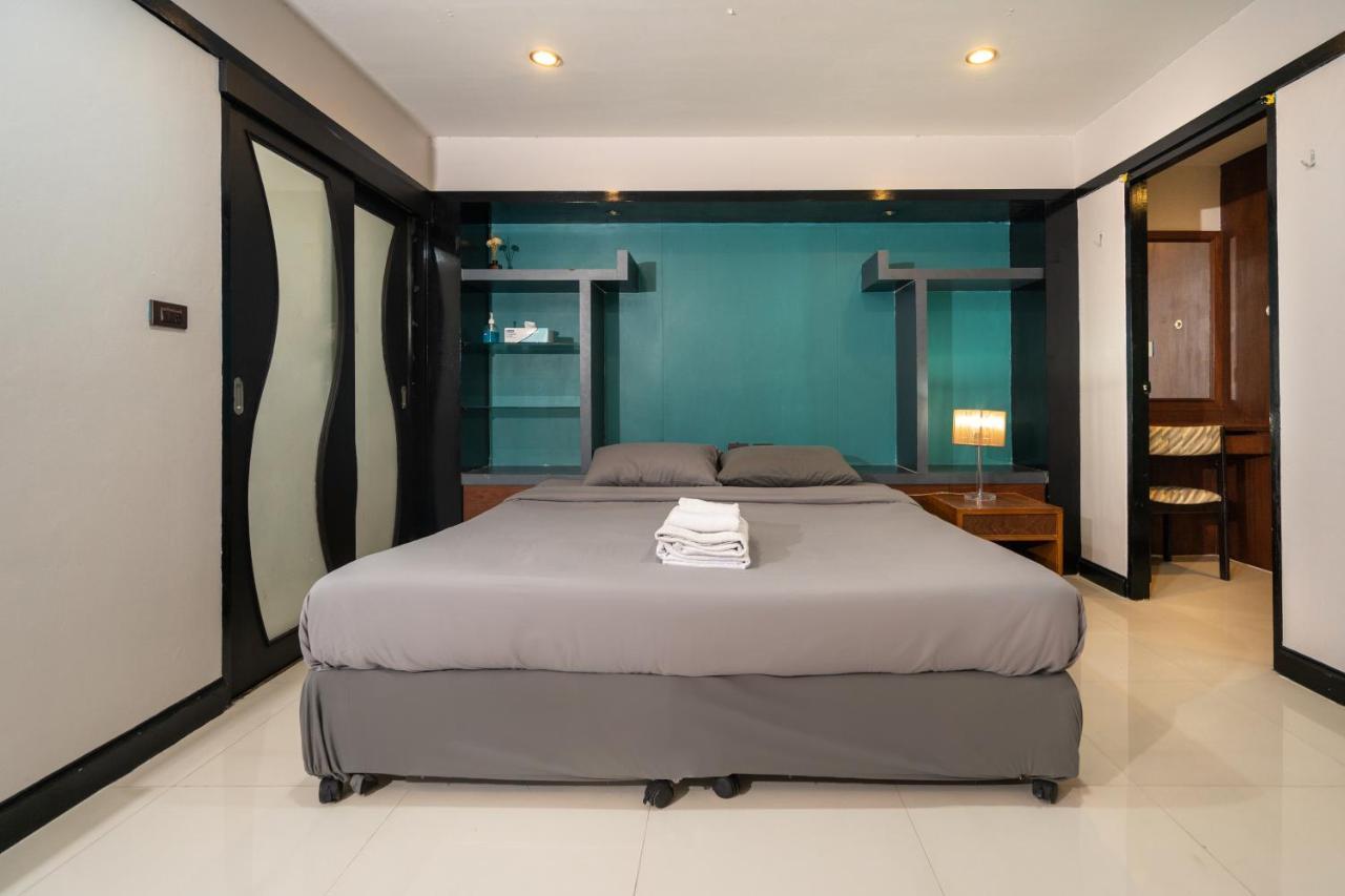 Black Pantera Hostel Patong Exterior photo