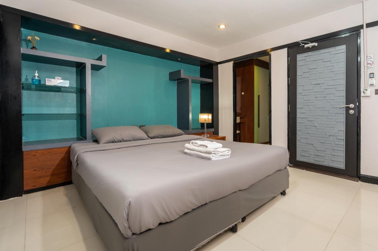 Black Pantera Hostel Patong Exterior photo