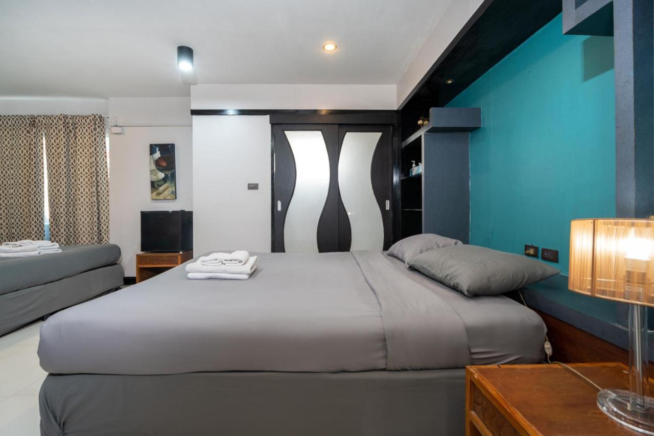 Black Pantera Hostel Patong Exterior photo