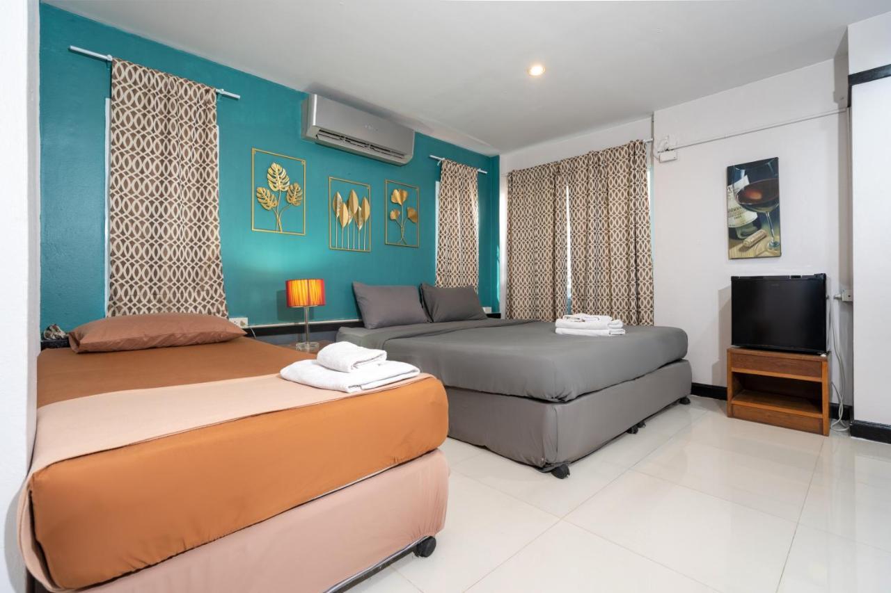 Black Pantera Hostel Patong Exterior photo