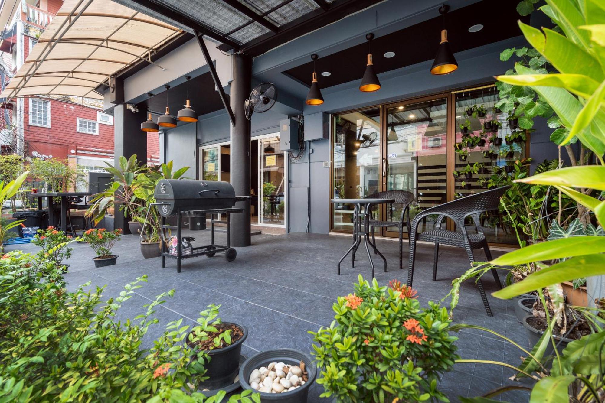 Black Pantera Hostel Patong Exterior photo