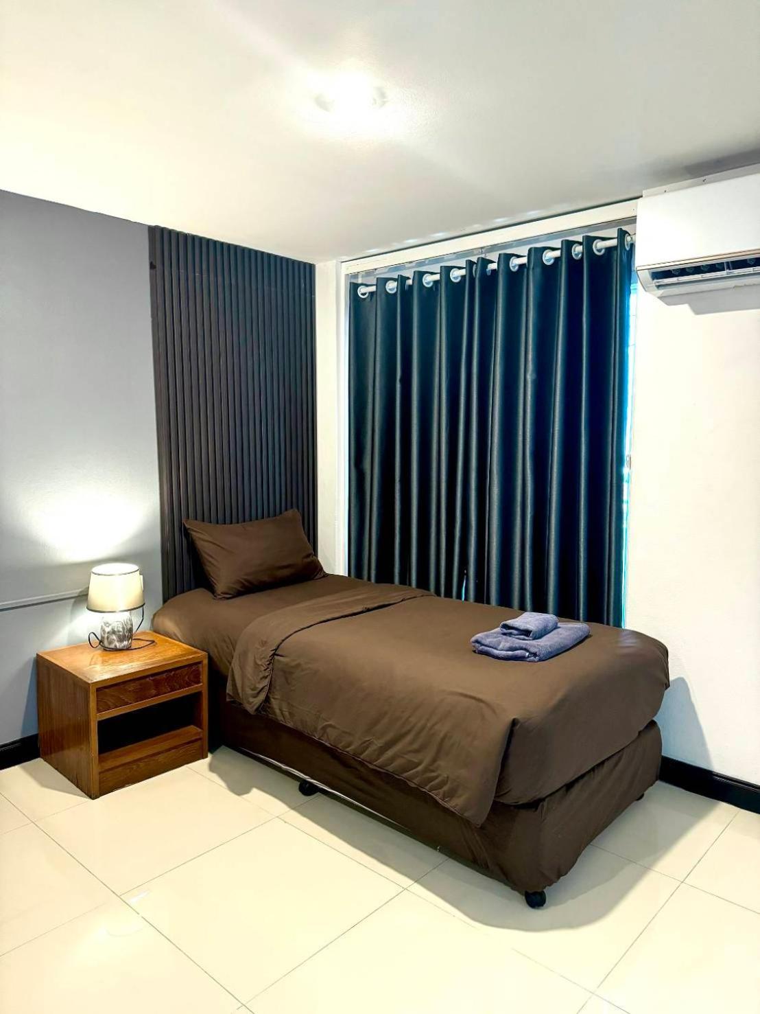 Black Pantera Hostel Patong Exterior photo