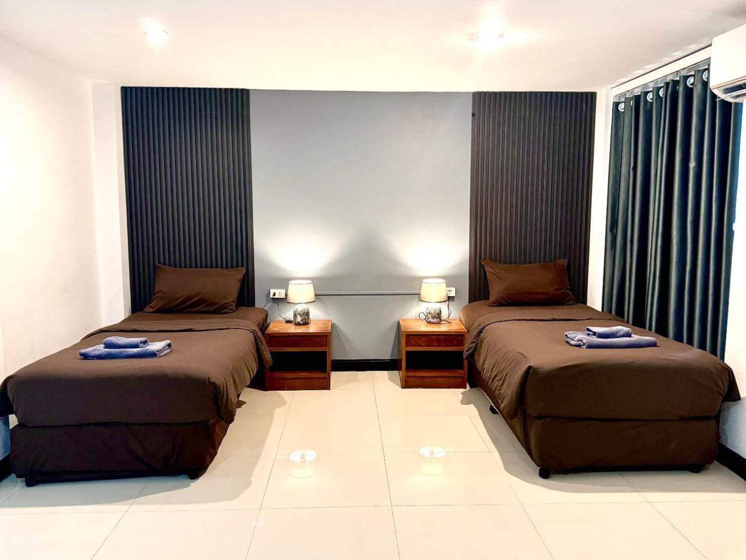 Black Pantera Hostel Patong Exterior photo